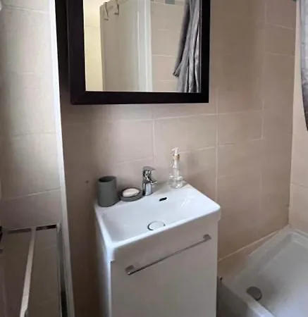 Neuilly, 1 Chambre, A 2 Stations De La Defense Et Des Champs Elysees *