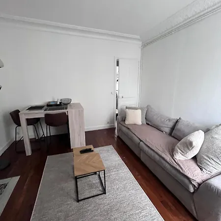 Neuilly, 1 Chambre, A 2 Stations De La Defense Et Des Champs Elysees